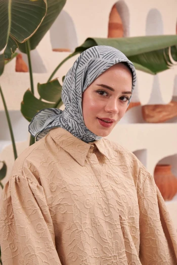 Moda Mevsimi İpekhan Çizgi Desen Soft Pamuk Viskon Eşarp Gri