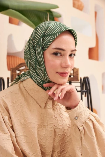 Moda Mevsimi İpekhan Çizgi Desen Soft Pamuk Viskon Eşarp Yeşil